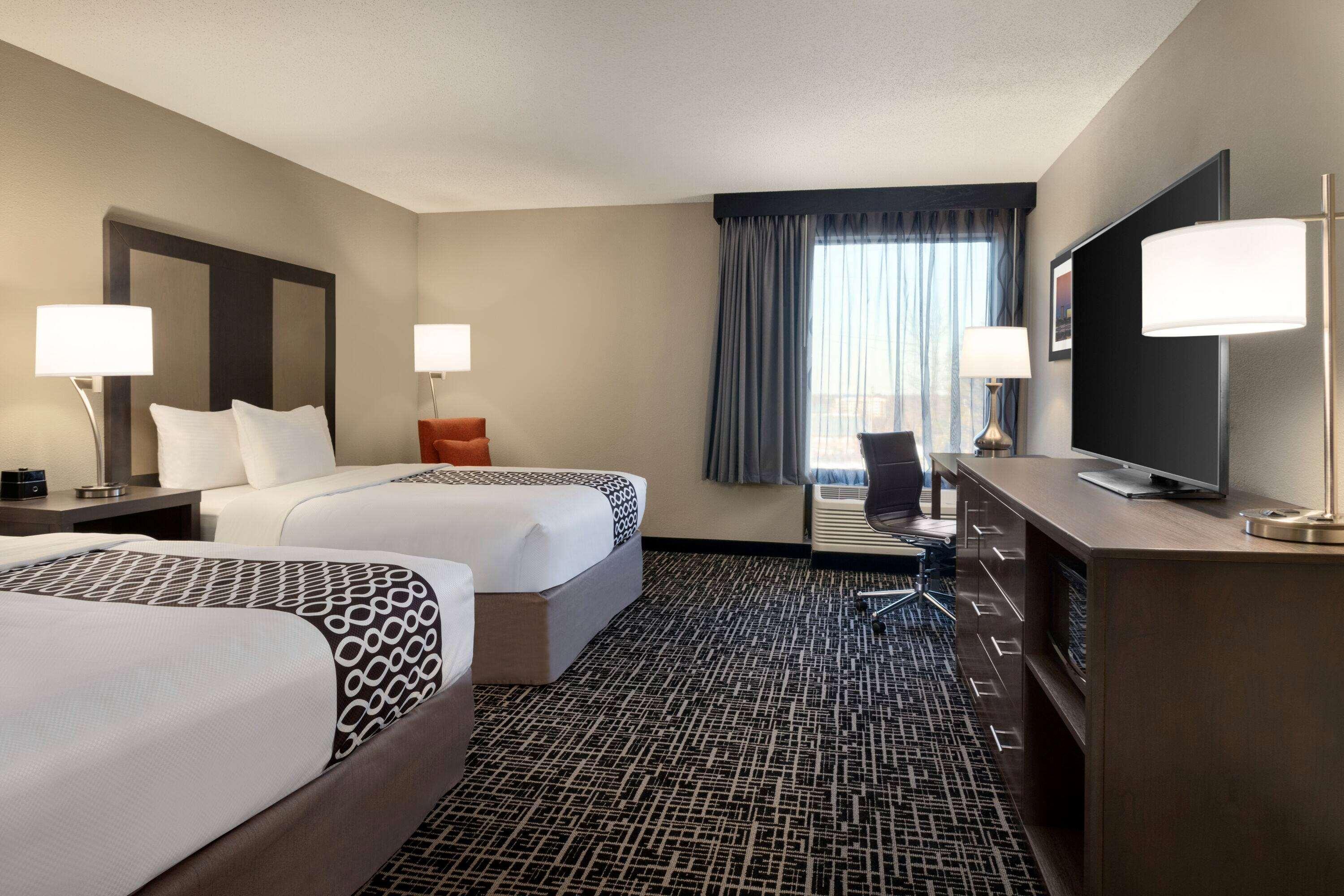 La Quinta Inn & Suites By Wyndham St Louis Route 66 Windsor Springs Экстерьер фото