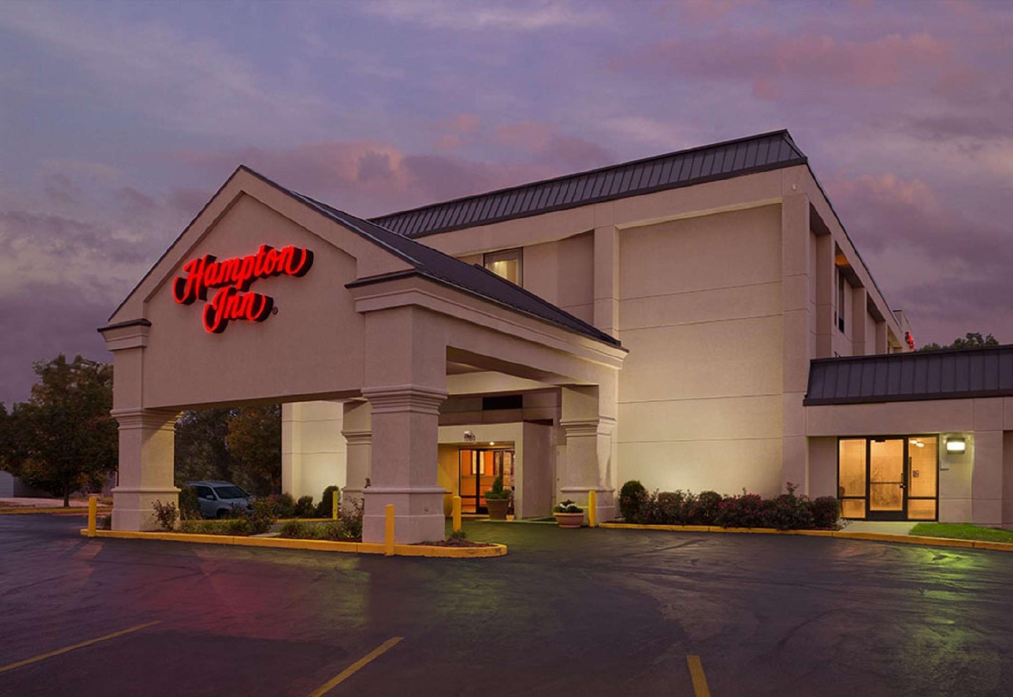 La Quinta Inn & Suites By Wyndham St Louis Route 66 Windsor Springs Экстерьер фото