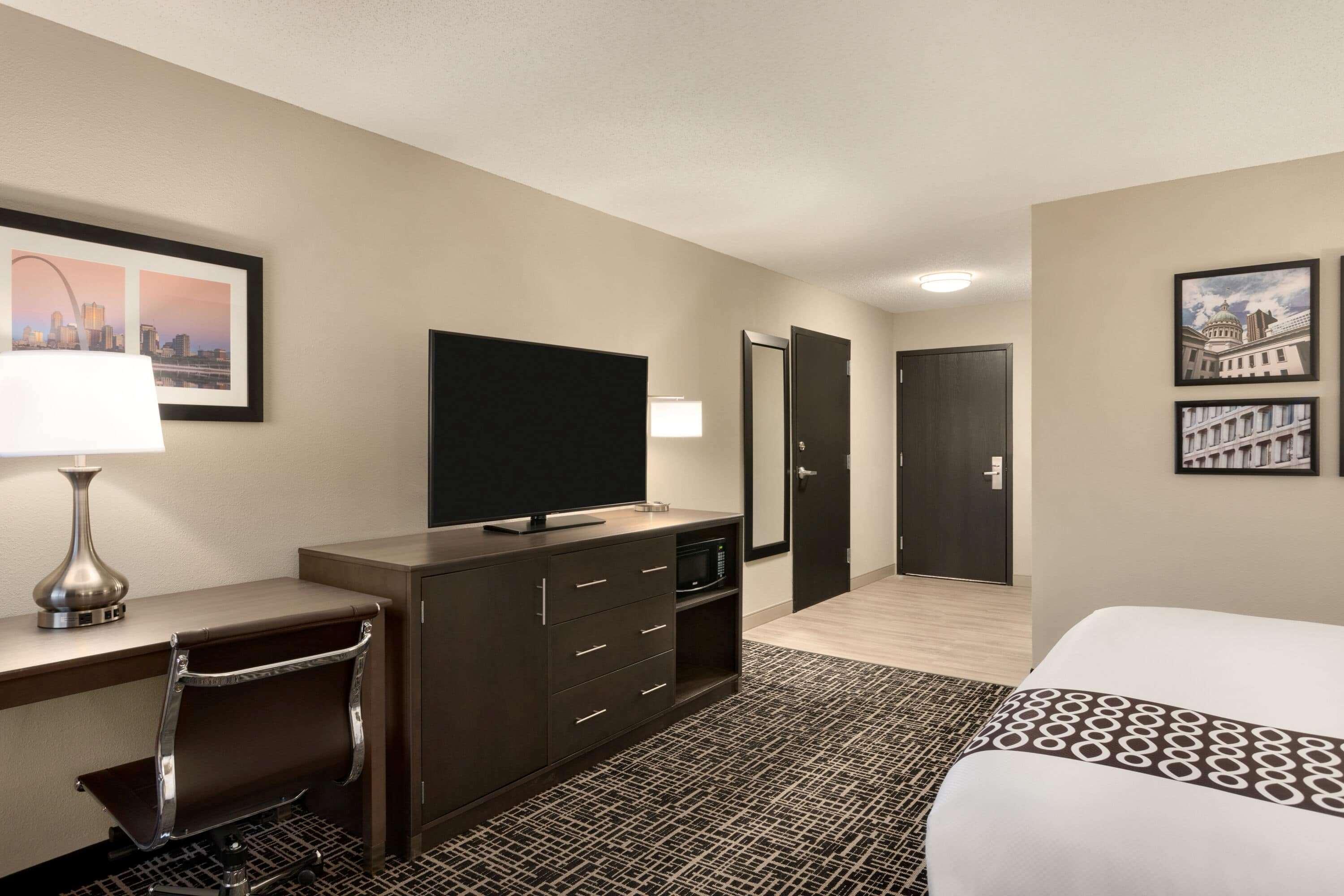 La Quinta Inn & Suites By Wyndham St Louis Route 66 Windsor Springs Экстерьер фото