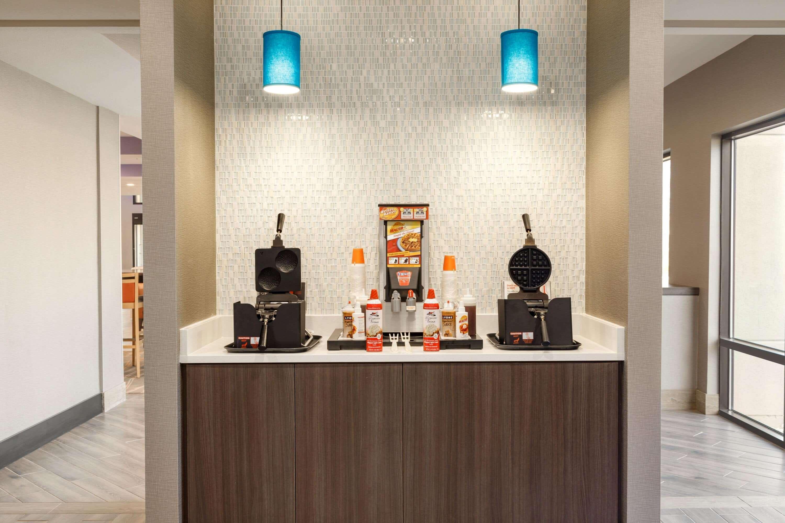 La Quinta Inn & Suites By Wyndham St Louis Route 66 Windsor Springs Экстерьер фото