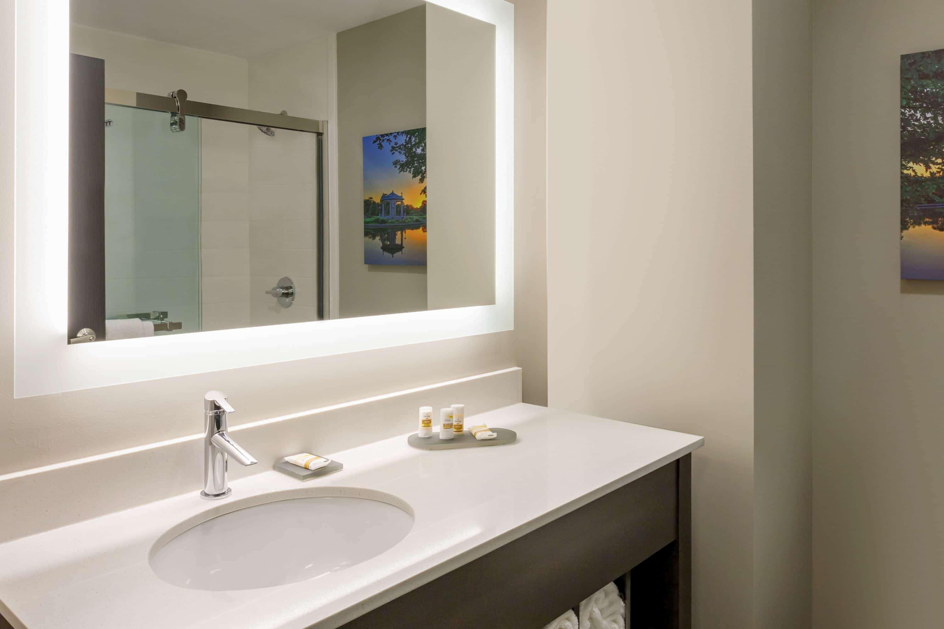 La Quinta Inn & Suites By Wyndham St Louis Route 66 Windsor Springs Экстерьер фото