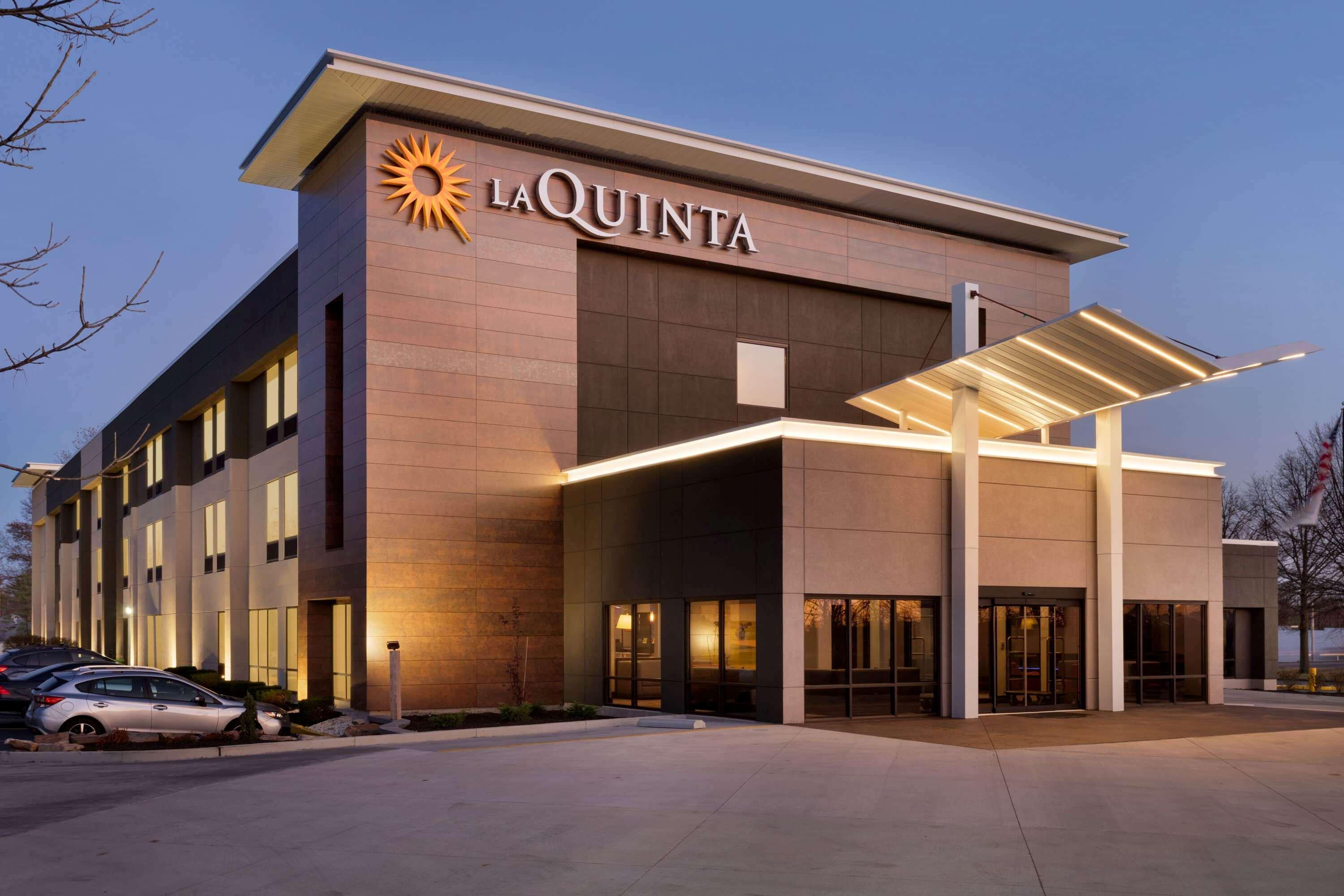La Quinta Inn & Suites By Wyndham St Louis Route 66 Windsor Springs Экстерьер фото