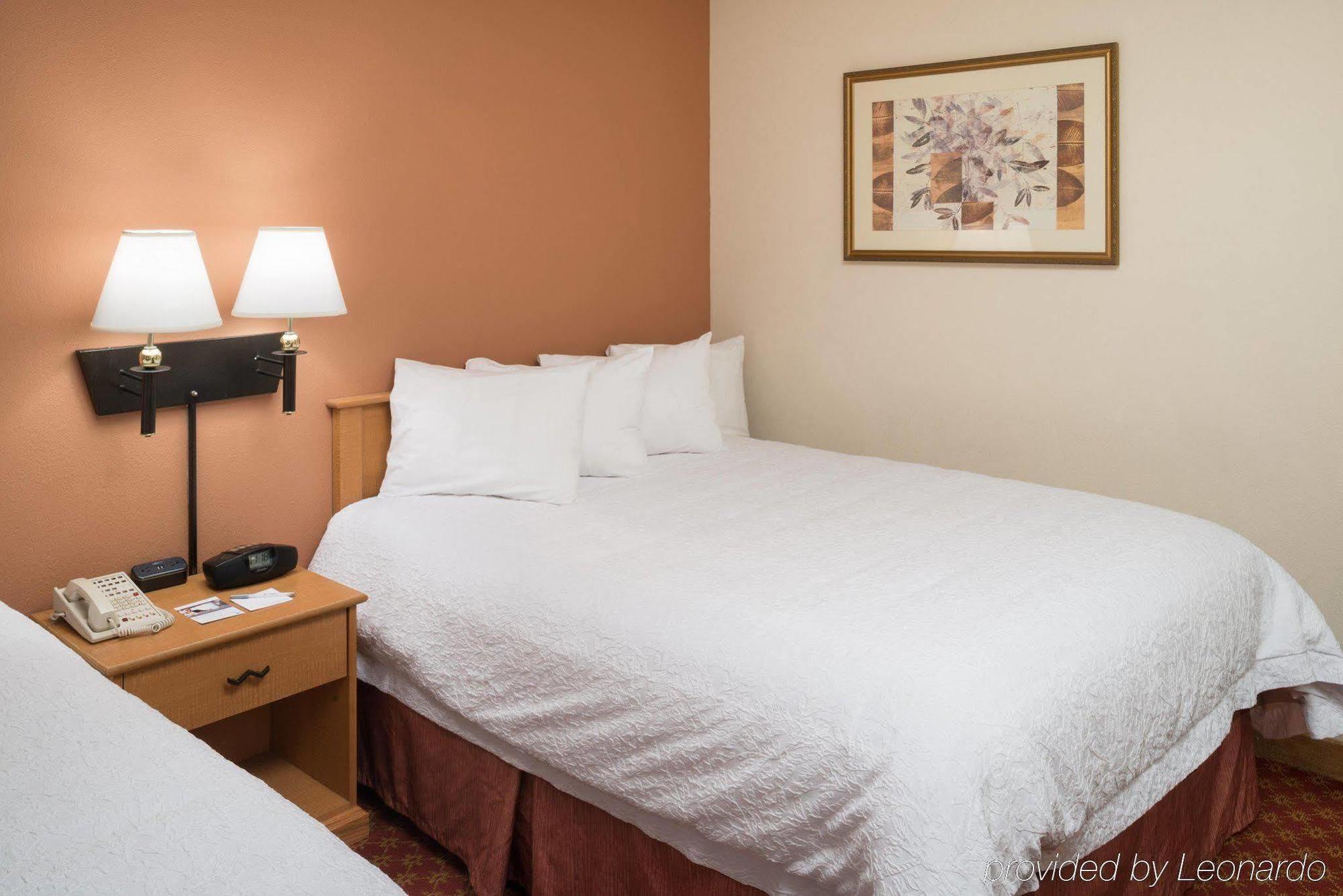 La Quinta Inn & Suites By Wyndham St Louis Route 66 Windsor Springs Экстерьер фото
