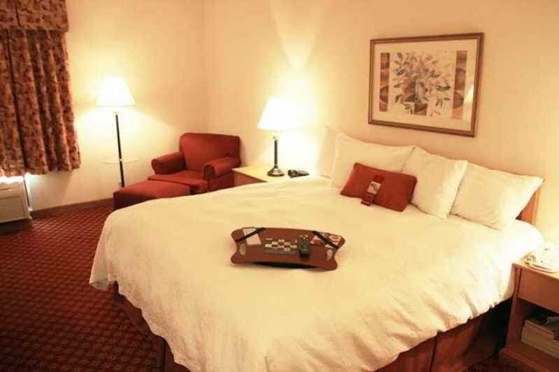 La Quinta Inn & Suites By Wyndham St Louis Route 66 Windsor Springs Экстерьер фото